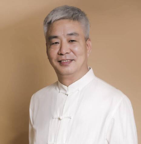 谷华旭老师——月令伤官:在疏离处种一株和解的兰